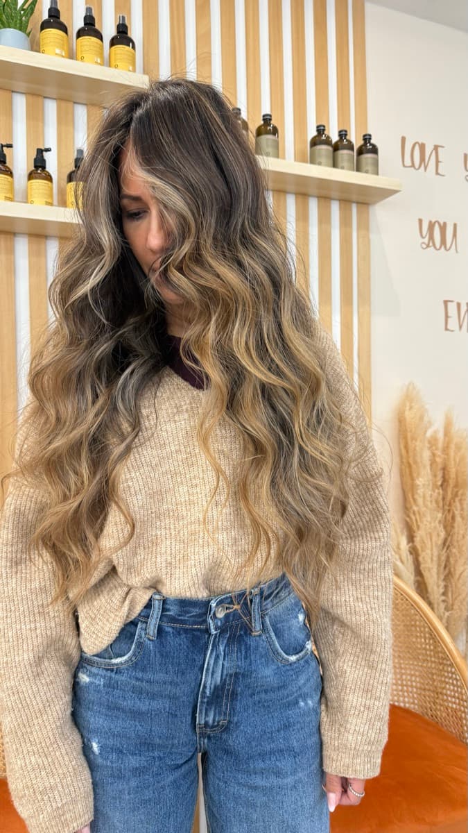 Balayage biondo lungo con onde - Parrucchiere Bioggio Ticino